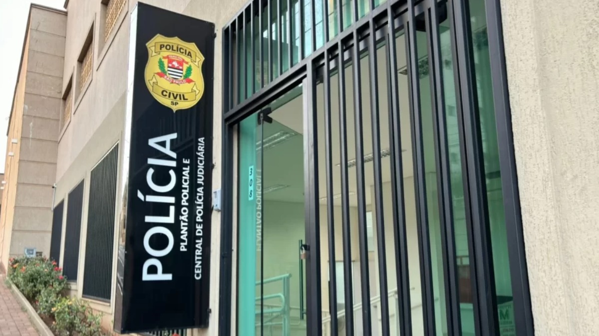 mulher morta filha desacordada