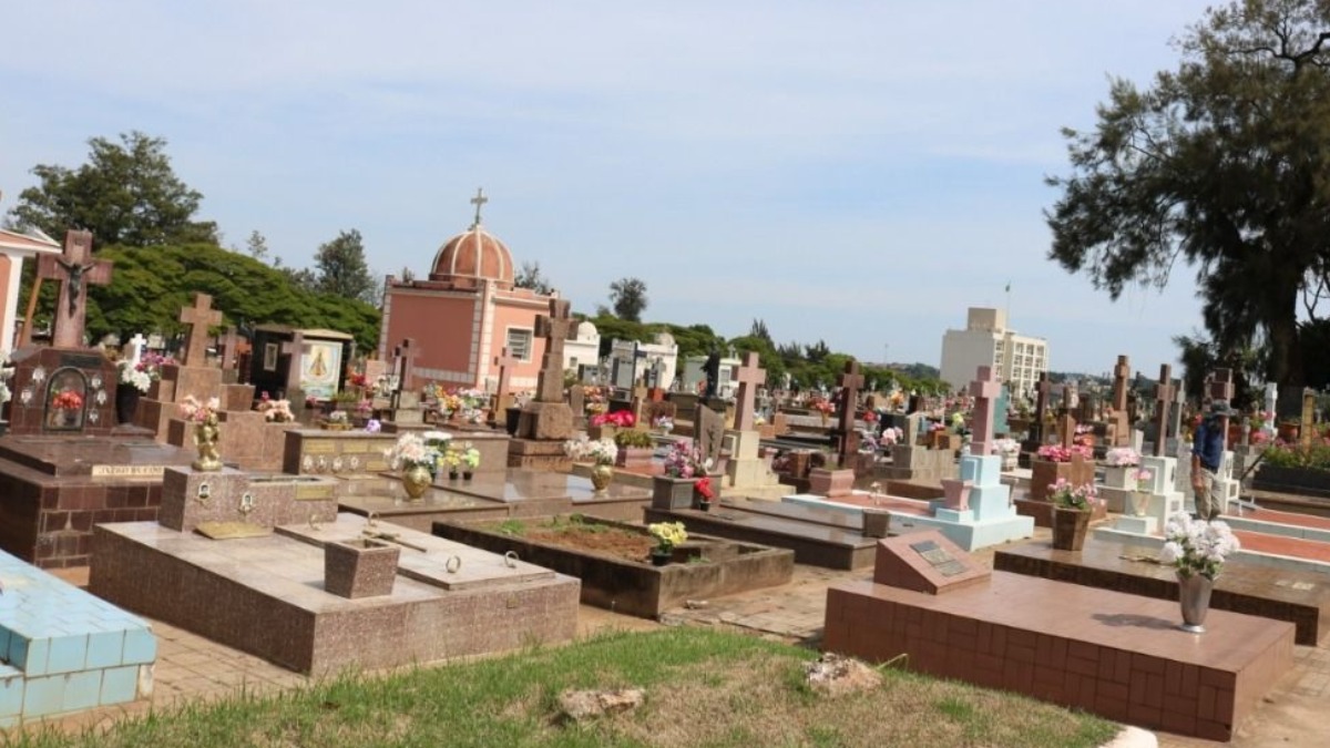 Caminhão usado em cemitério é furtado