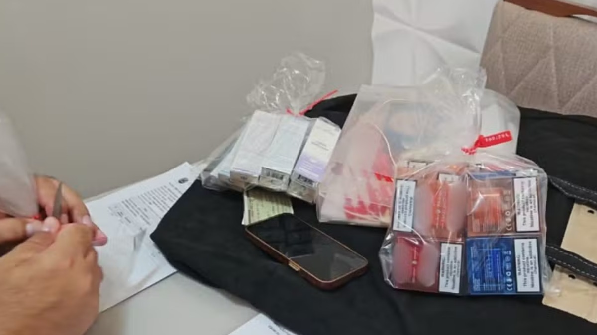 Homem é preso por contrabando de