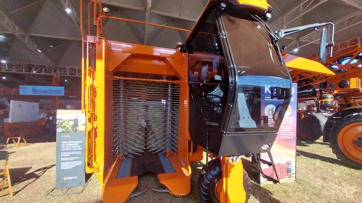 Empresa lança colheitadeira que promete garantir