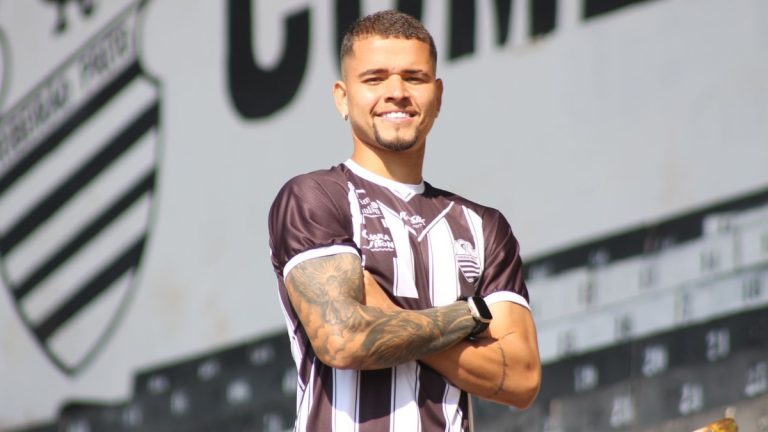 Atacante Fofão destaca trabalho de Roberval