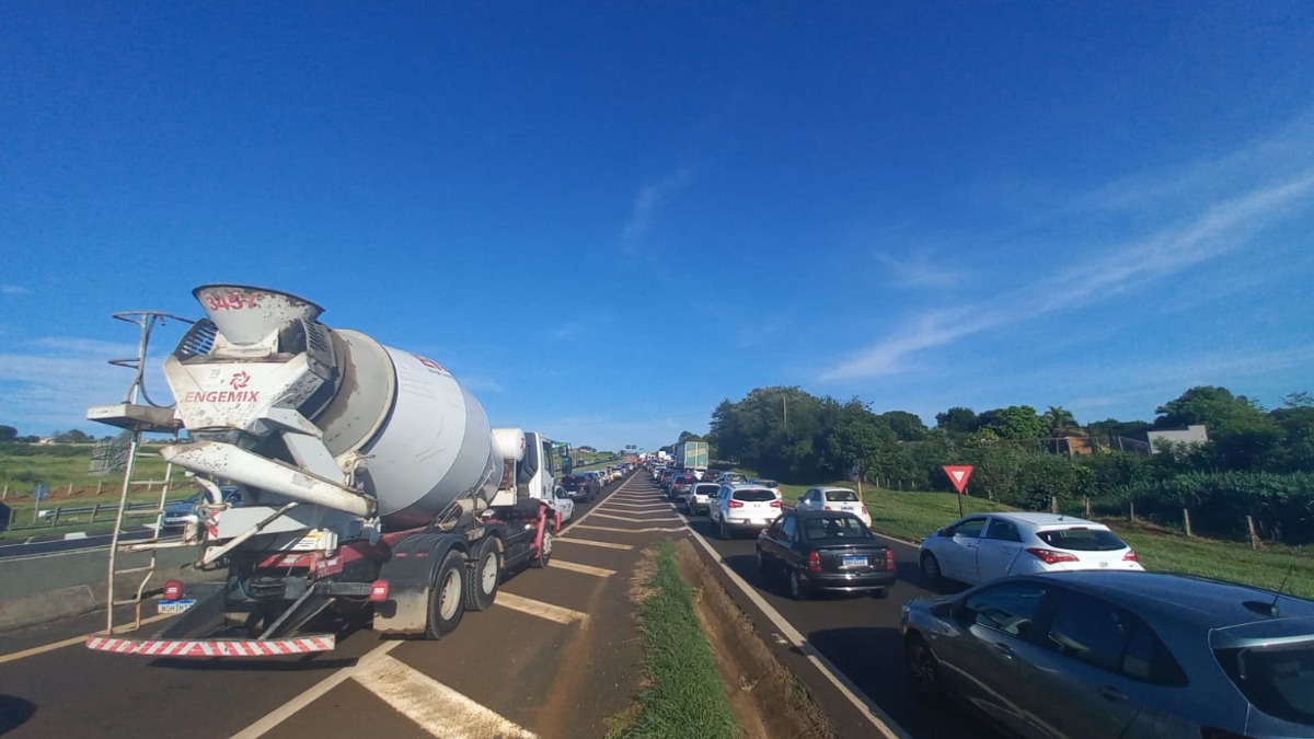 Acidentes causam congestionamento intenso no Anel