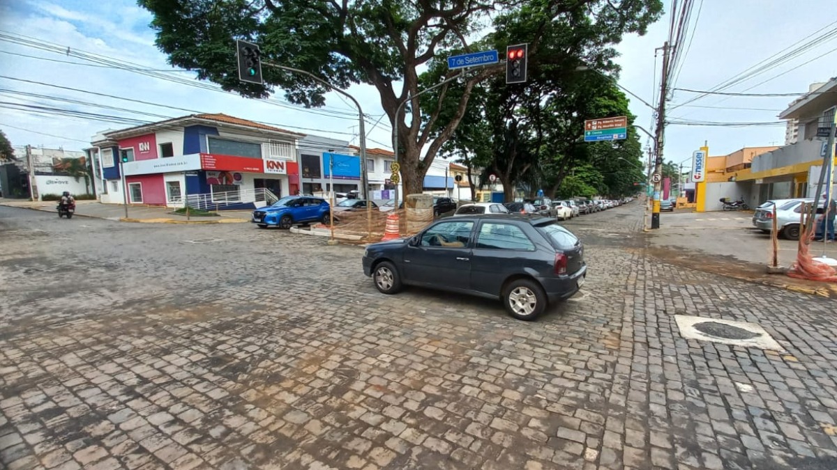 Obras terminam e cruzamento da 9