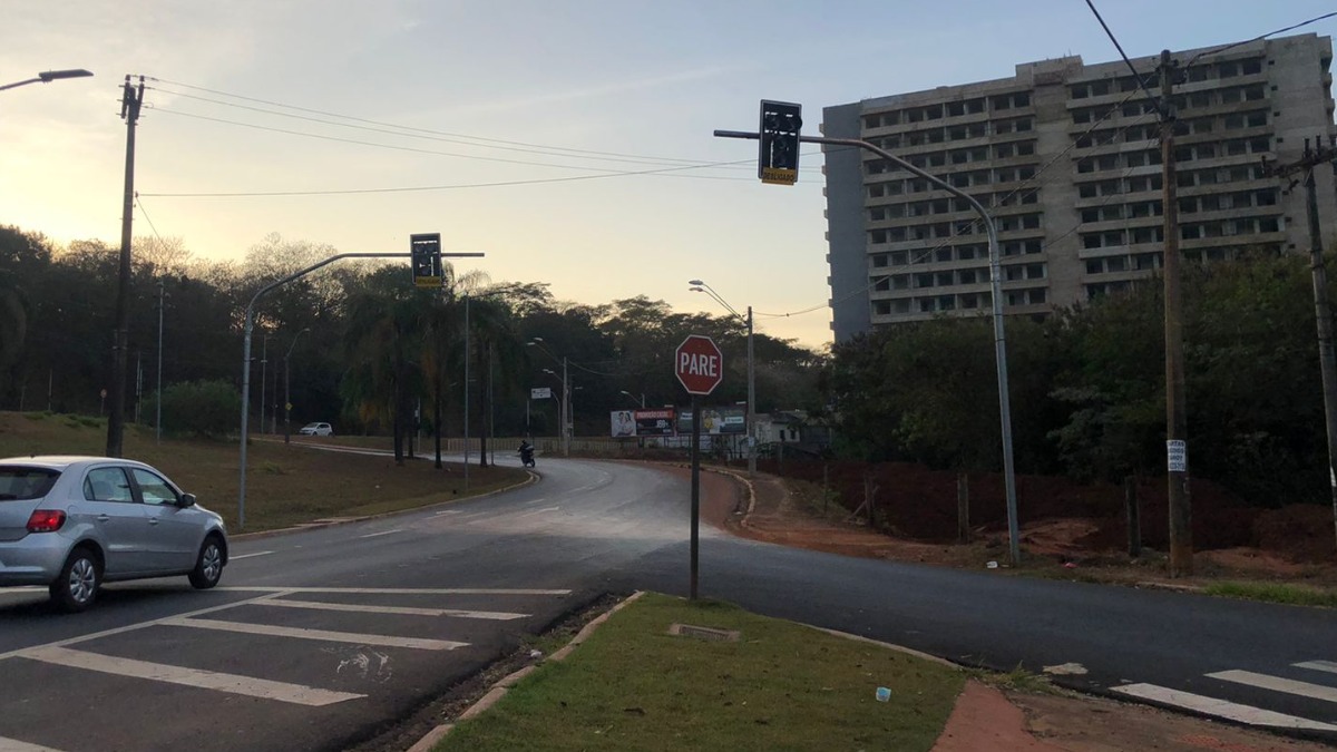 semáforos Avenida do Café
