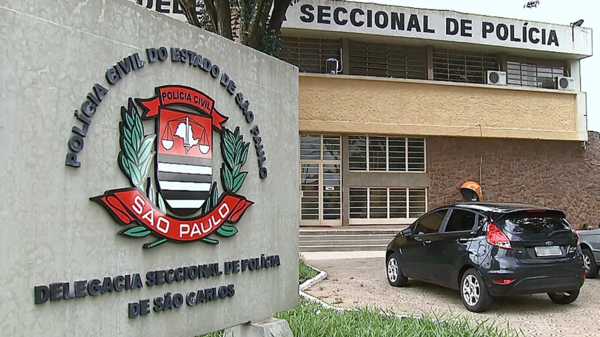 Vans de torcedores do Corinthians são