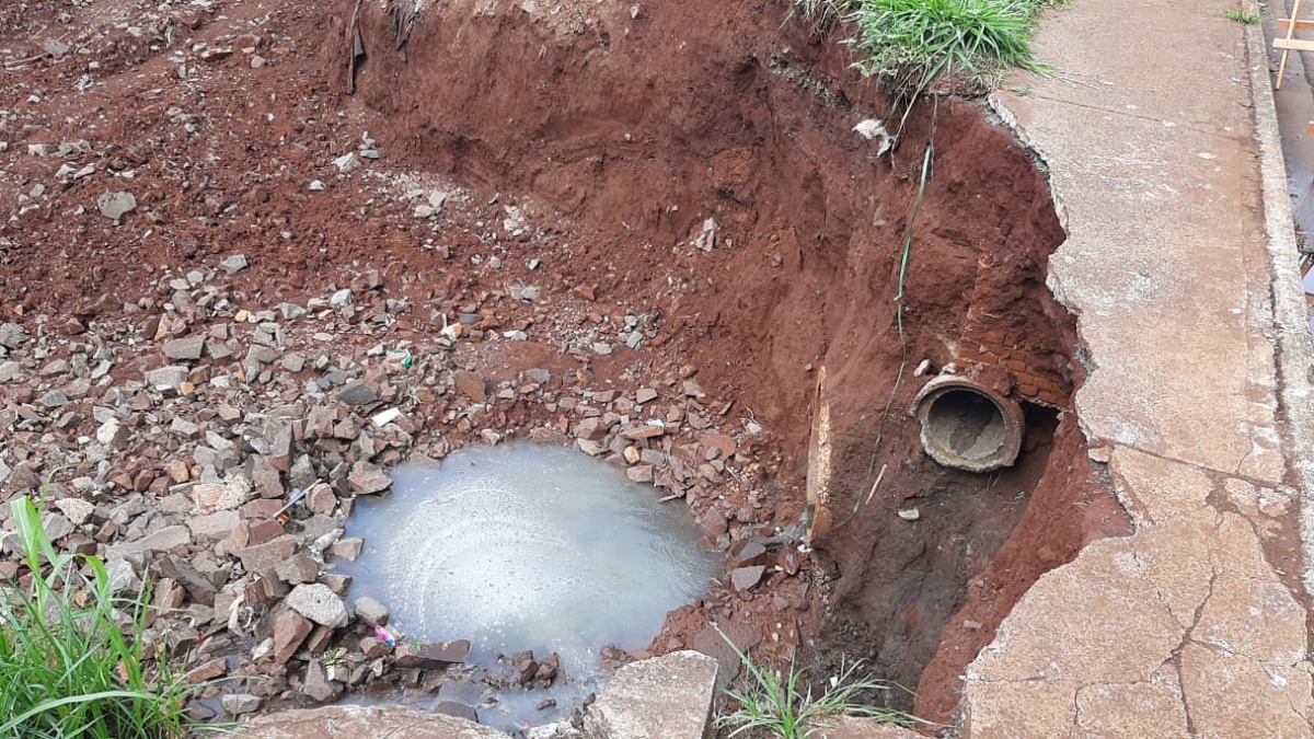 erosão ponte Zona Oeste