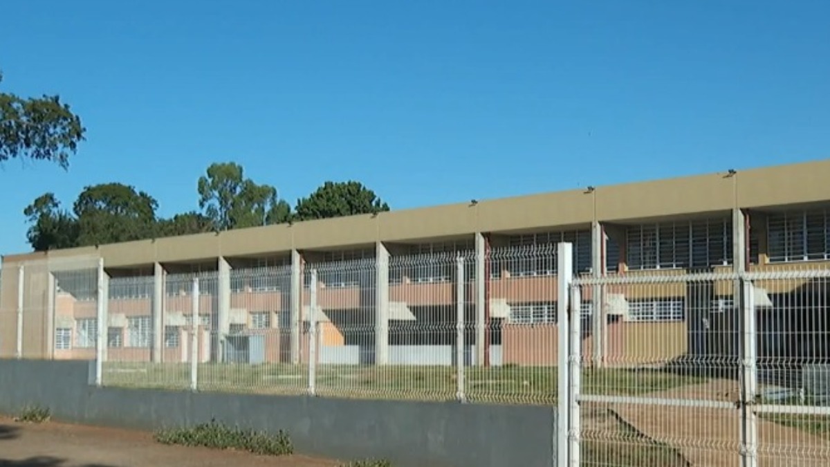 Escola Domingos Angerami no Jardim Pedra