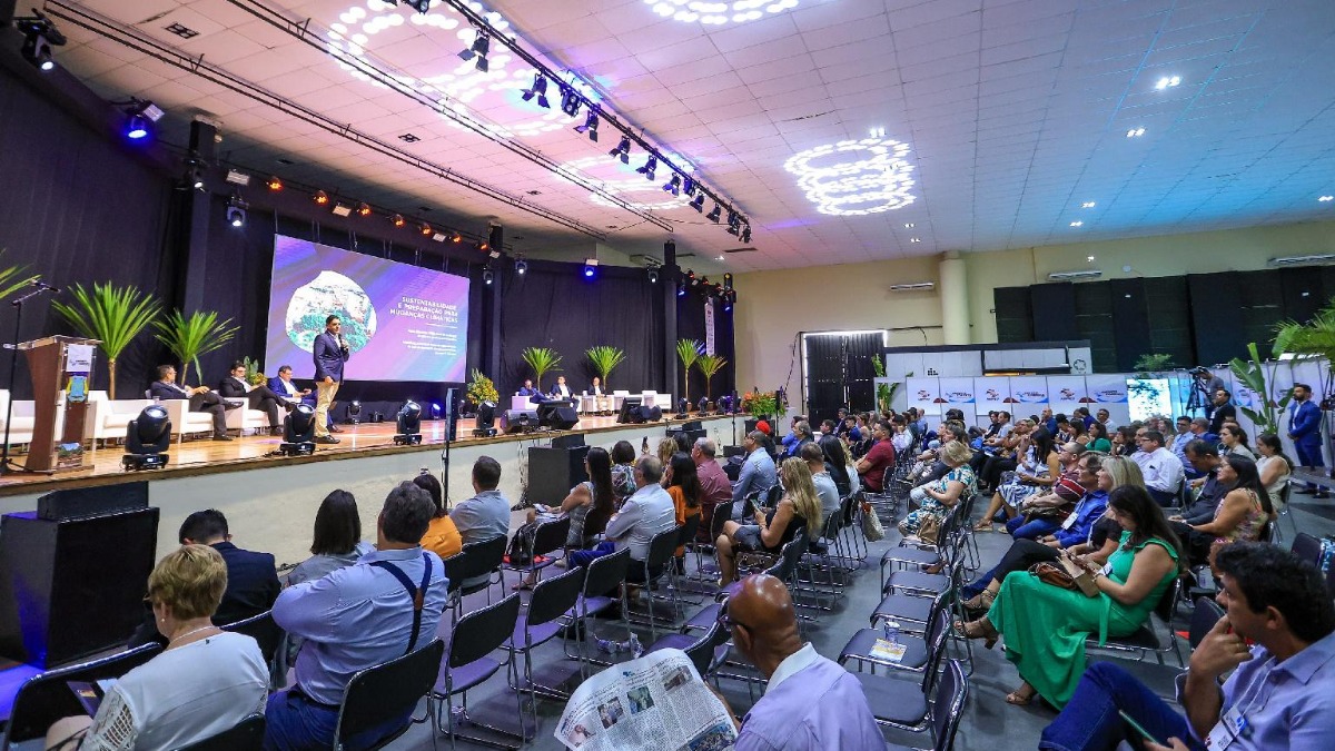 Nogueira discursa em evento onde faz