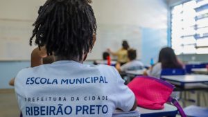 Educação pública sala de aula Ribeirão Preto