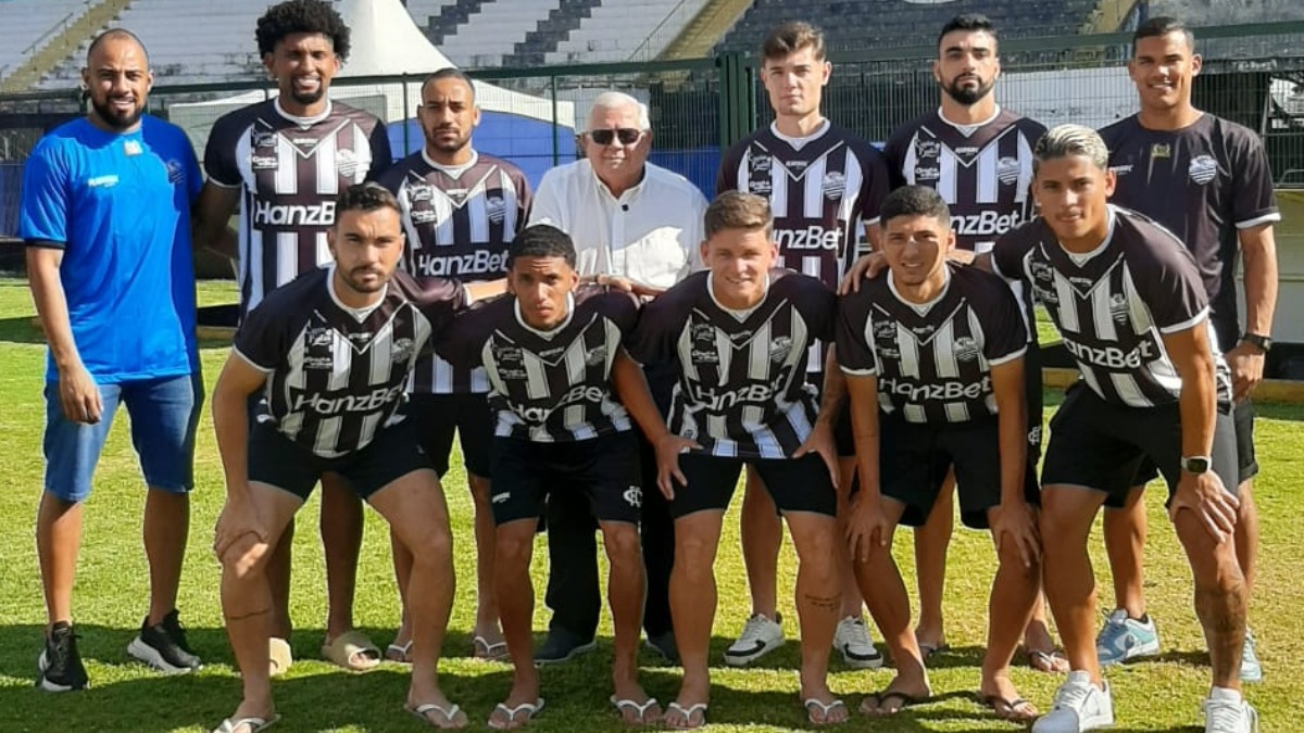 Comercial tem 11 reforços para disputar