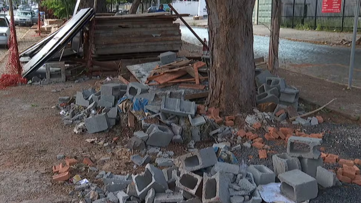 entulho obra Nove de Julho