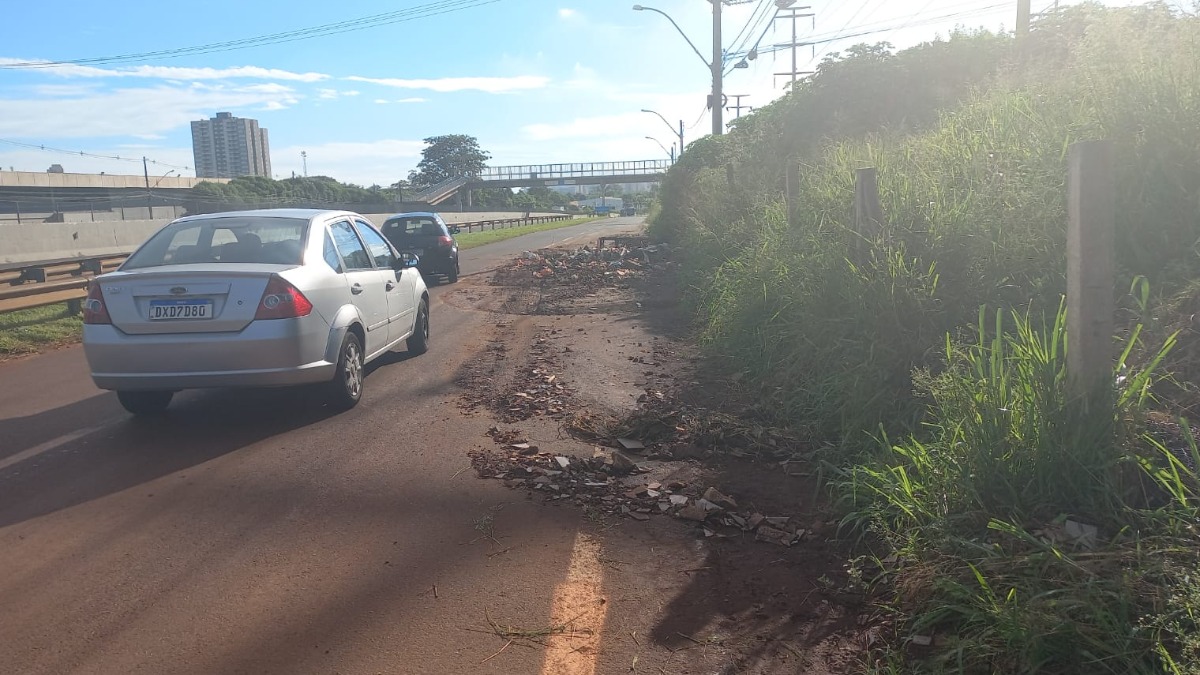 sujeira na marginal Bandeirantes