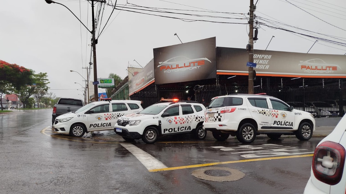 Polícia investiga se morte em revenda