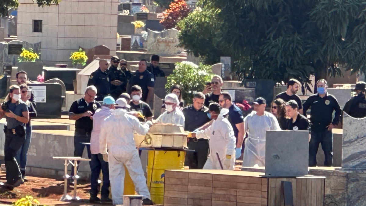 IML realiza exumação do corpo de