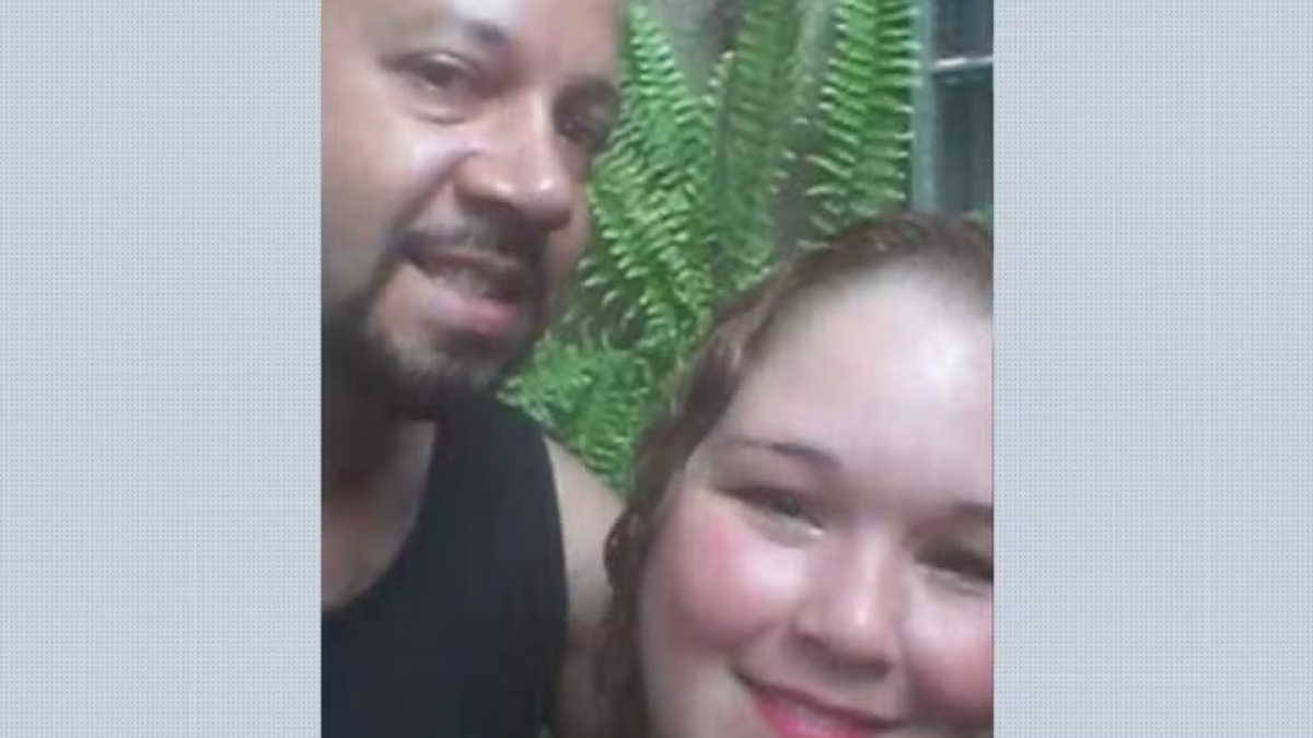 Mulher é encontrada morta dentro