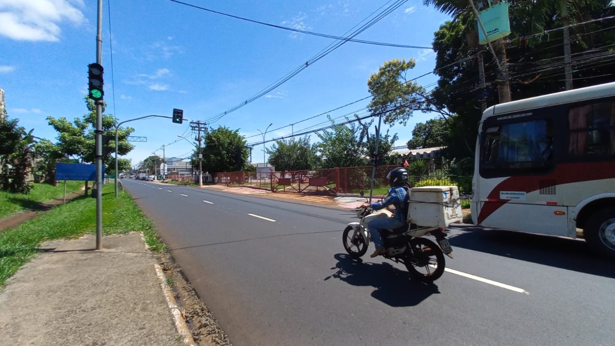 Rotatória entre as avenidas Castelo Branco