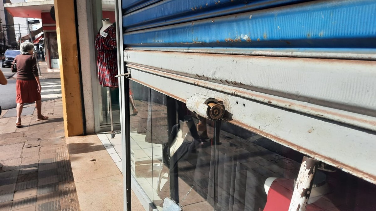 Roubo de travas de porta