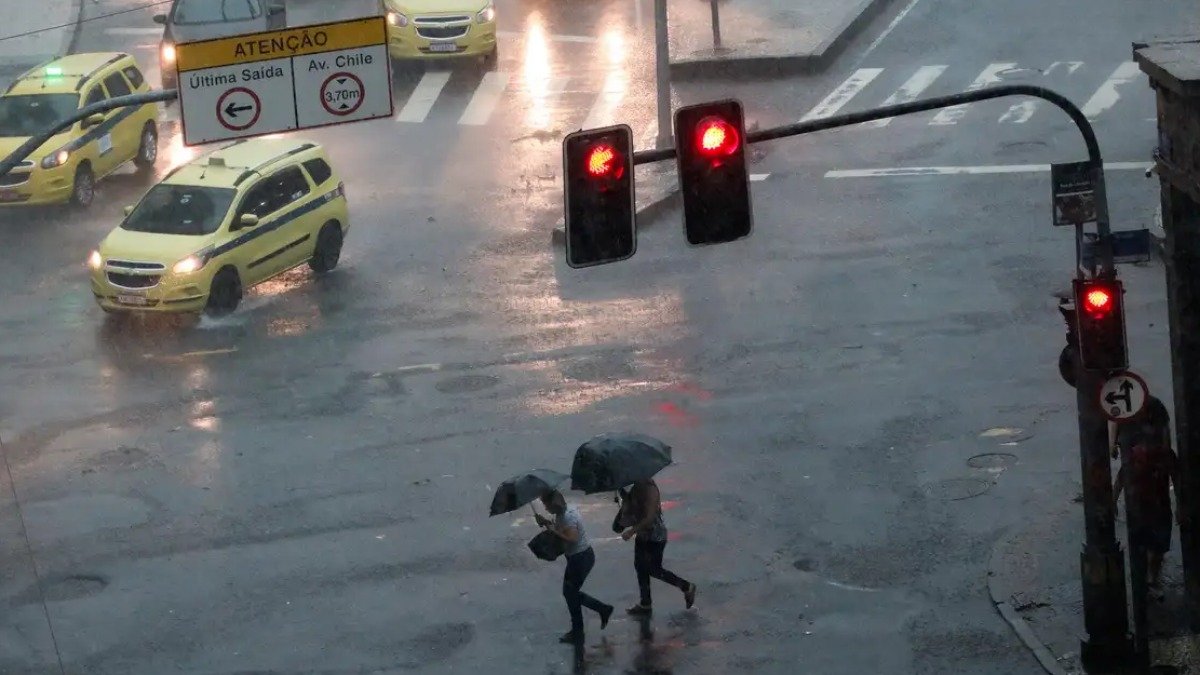 Chuva na pista! Atenção deve ser