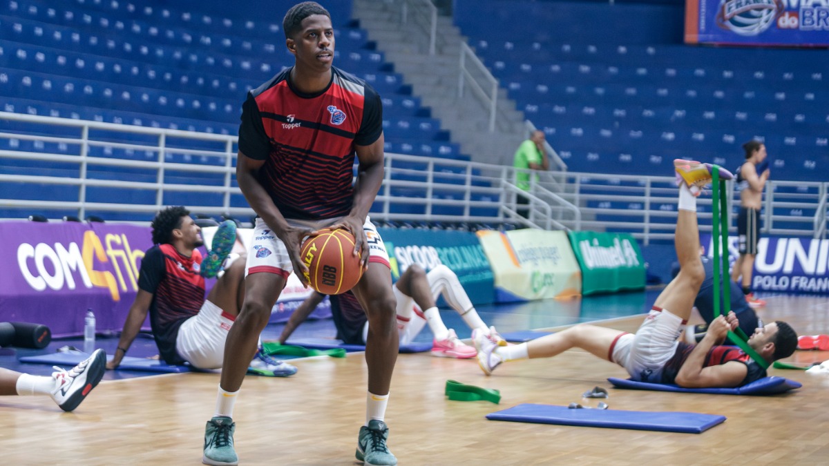 Franca Basquete enfrenta o São José