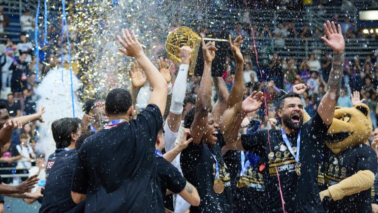 Franca tetra do NBB e Helinho