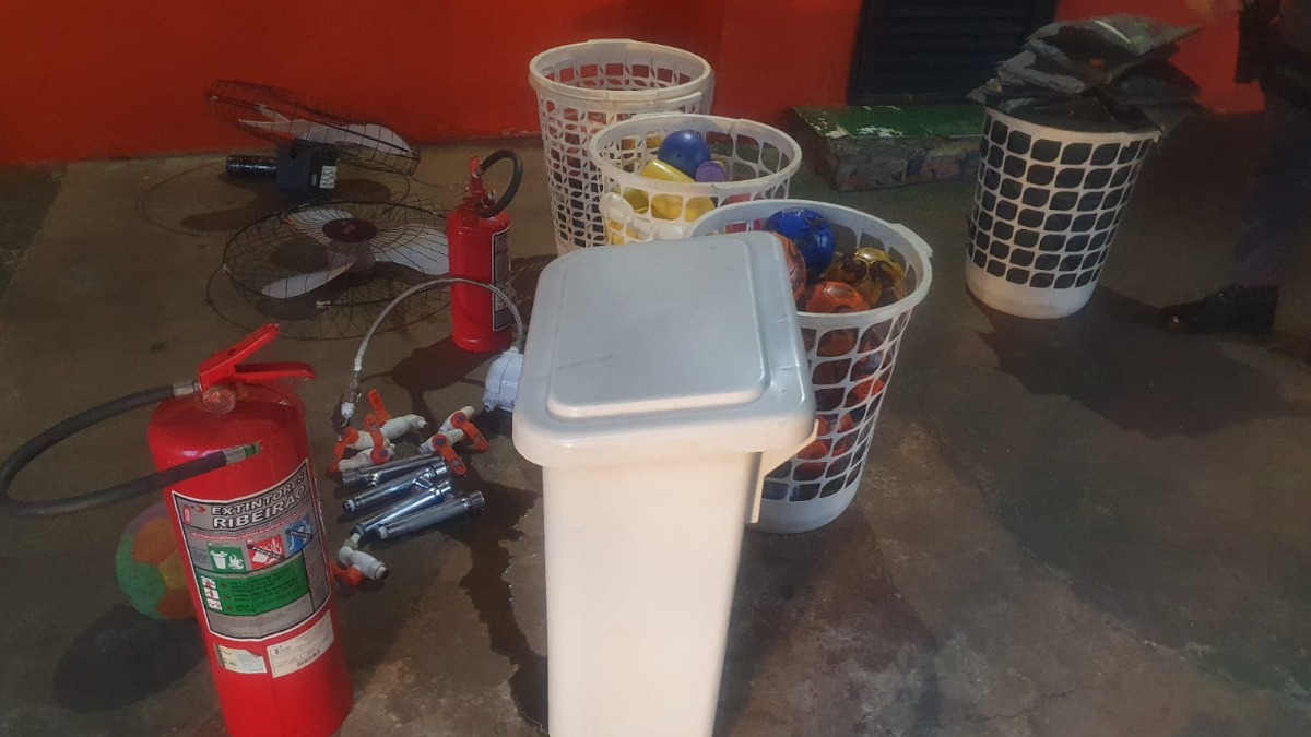 Homem é preso após tentar furtar