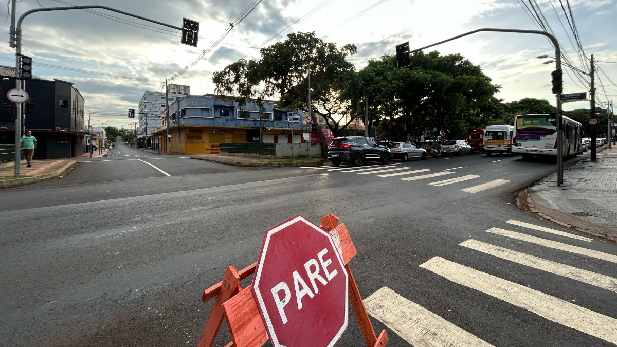 Cruzamento da avenida Francisco Junqueira tem