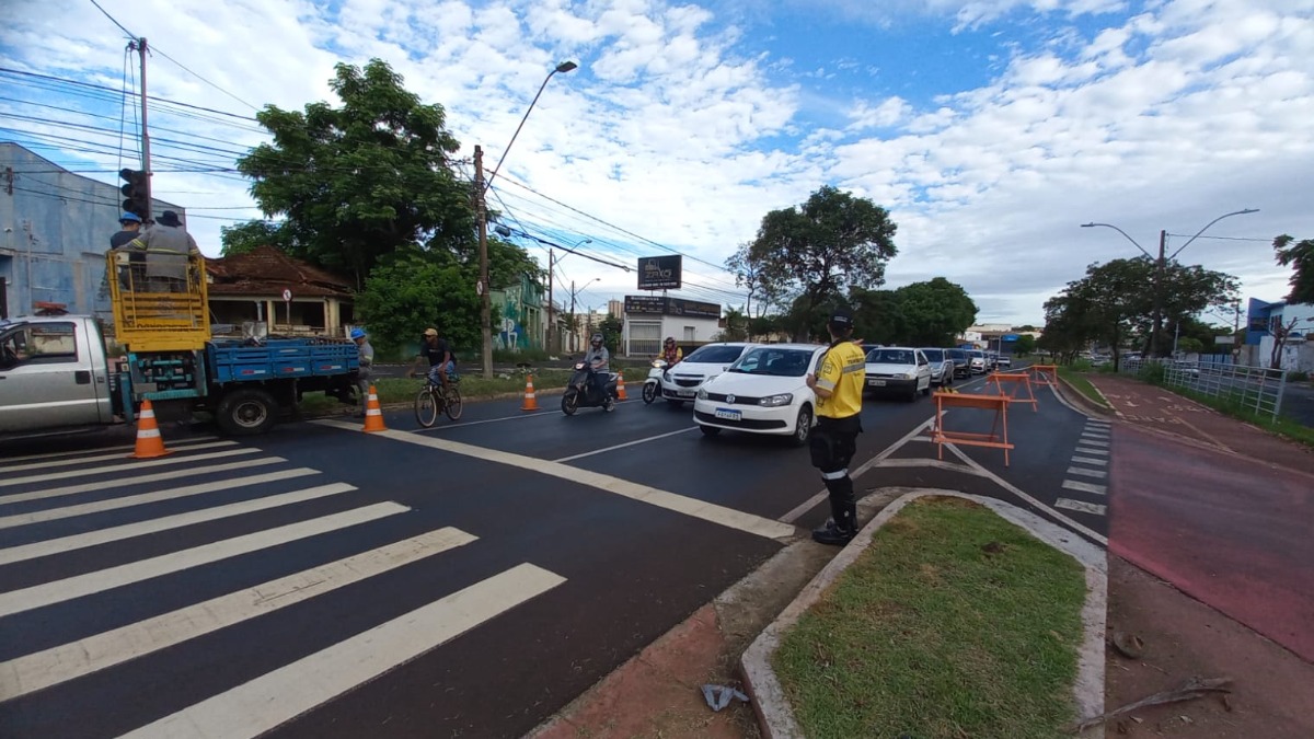 Semáforos na Via Norte tem fiação