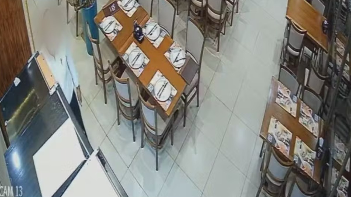 Celular do garçom suspeito de importunação