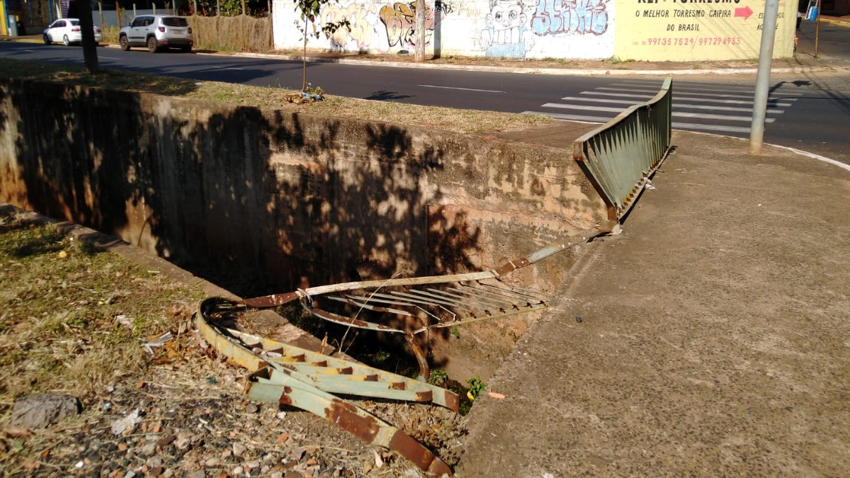 grades de proteção quebradas