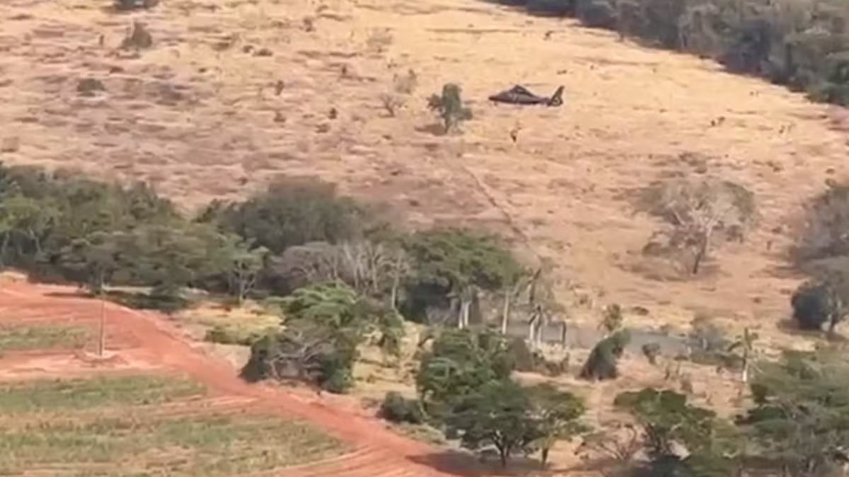 Helicópteros do exército auxiliam no combate