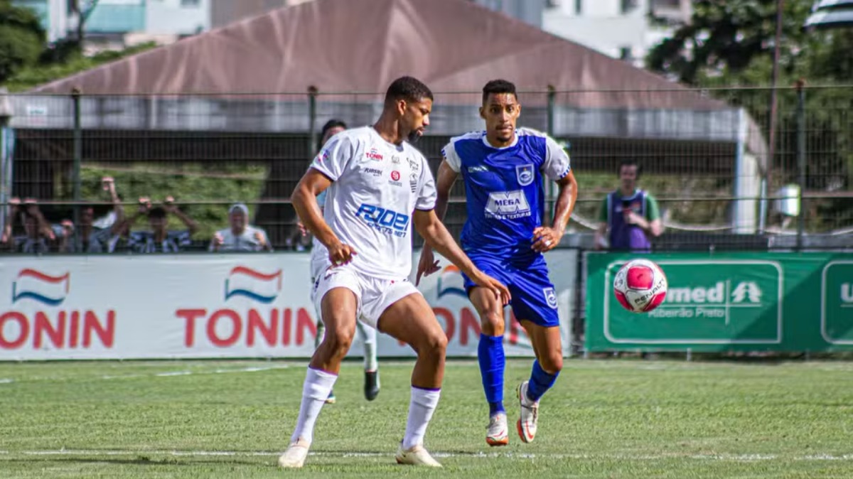 Zagueiro Hilário pede rescisão de contrato