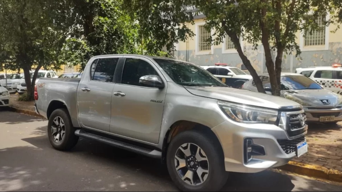 Polícia recupera caminhonete de luxo furtada