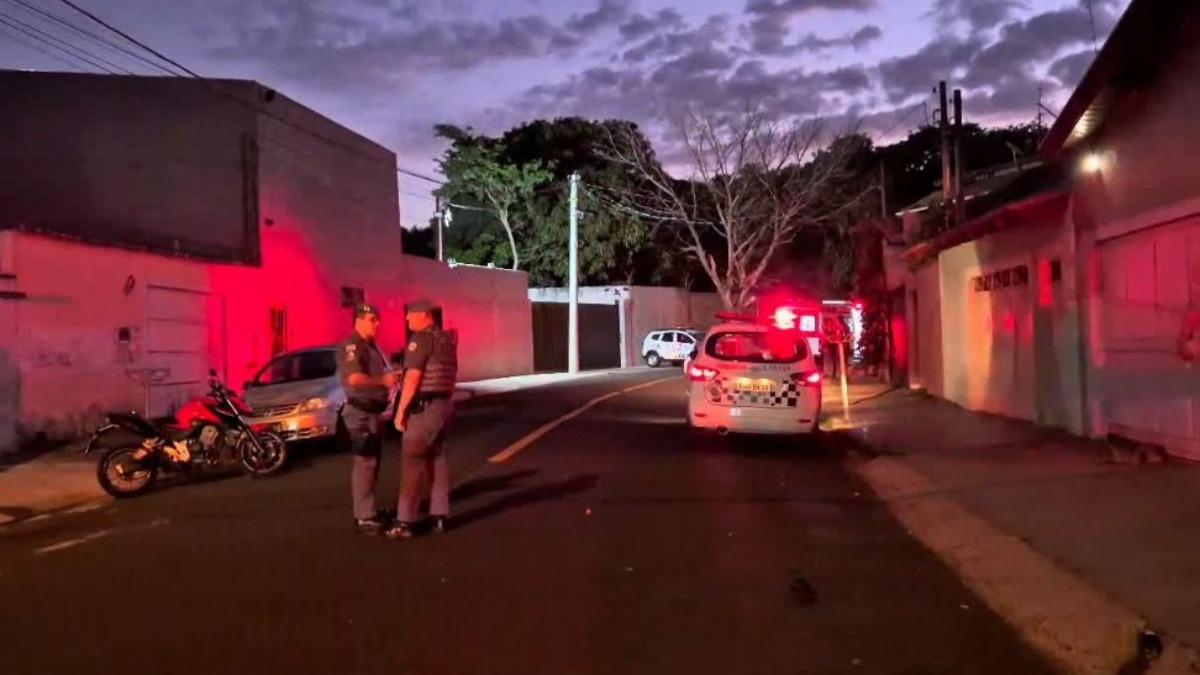 Homem é assassinado a facadas na