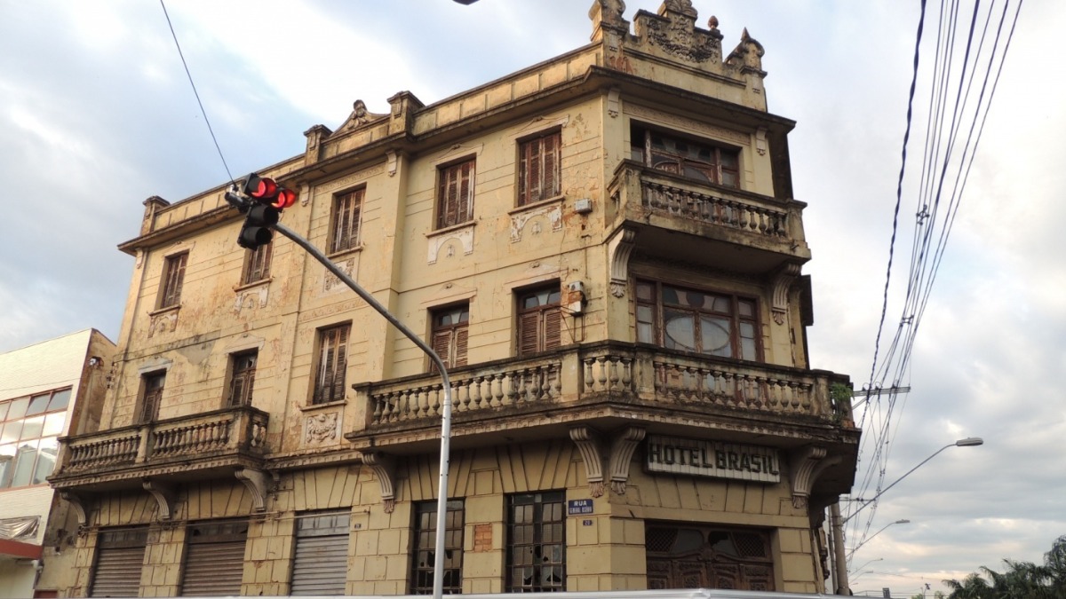leilão hotel Brasil