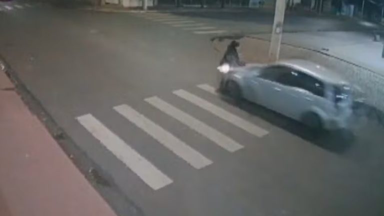 Mulher morre após ser atropelada enquanto