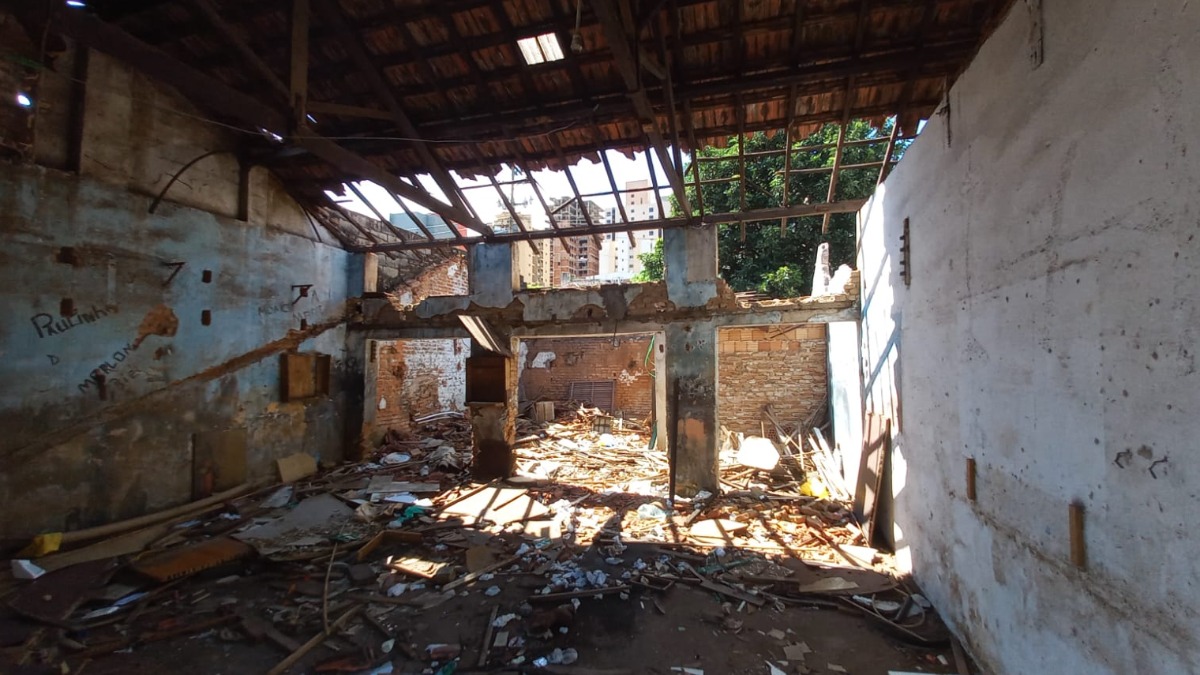Imóvel abandonado na Jerônimo Gonçalves vira