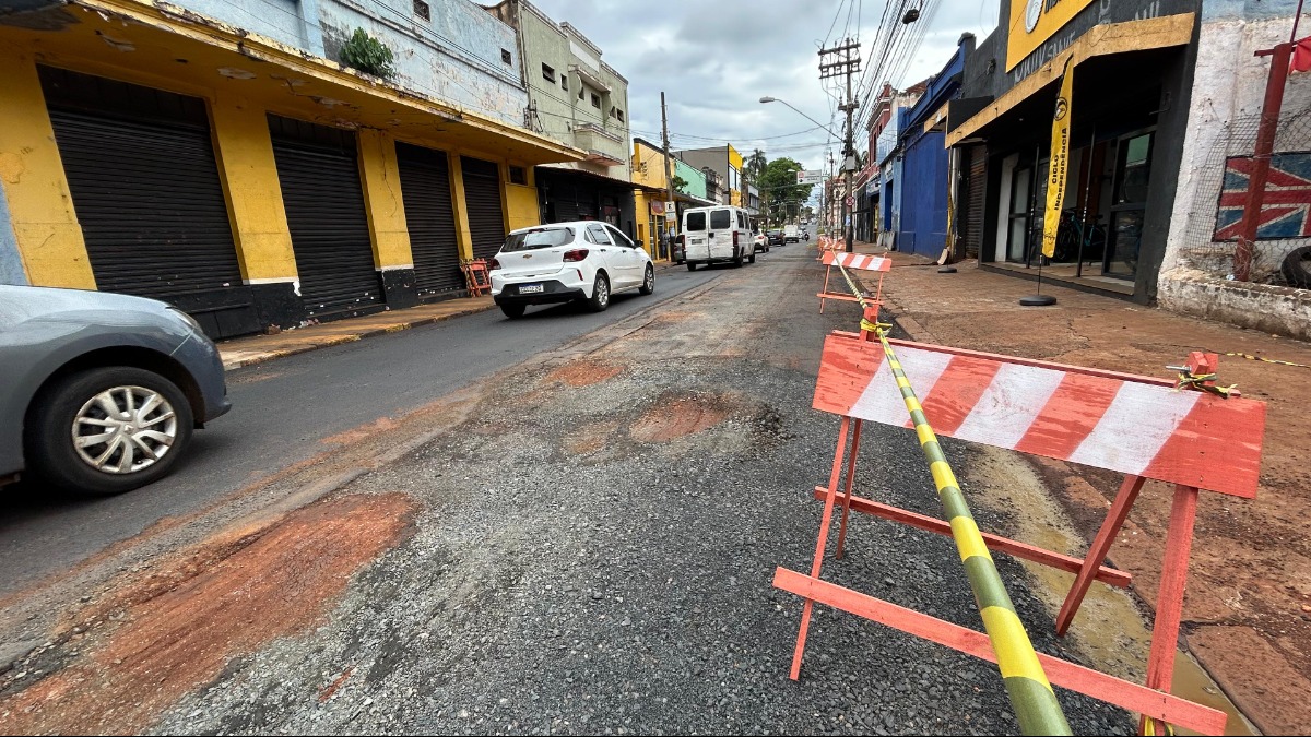 Com diversas obras na Duque de