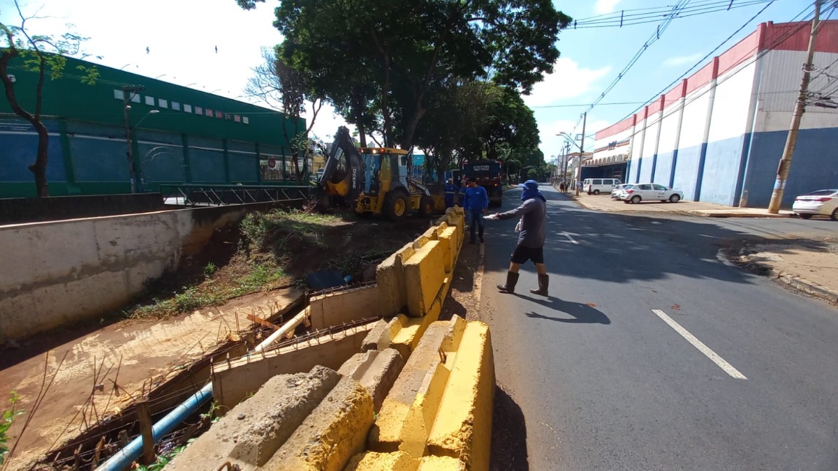 Avenida Francisco Junqueira é interditada para