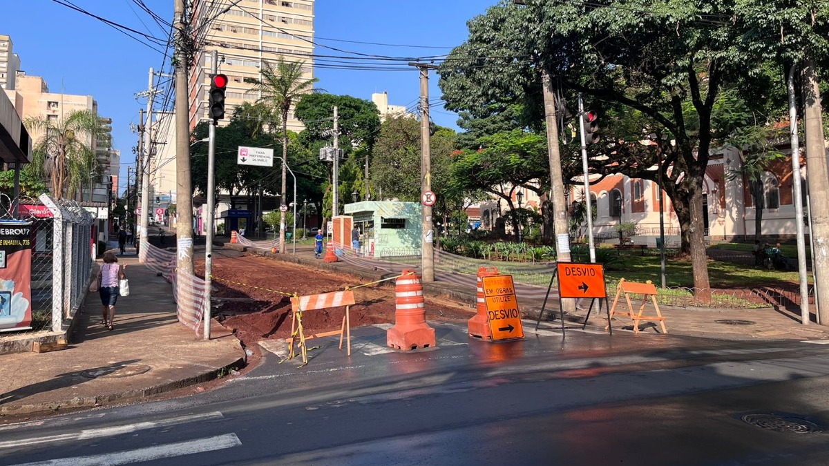 obras no Centro de Ribeirão