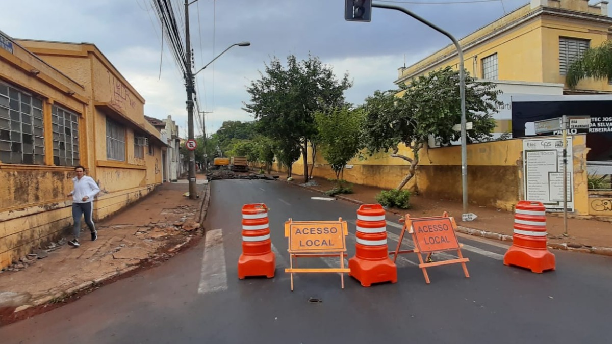 Interdição na rua Capitão Salomão