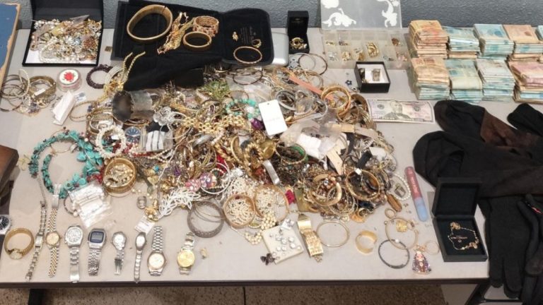 Assaltantes invadem casa de idosos e