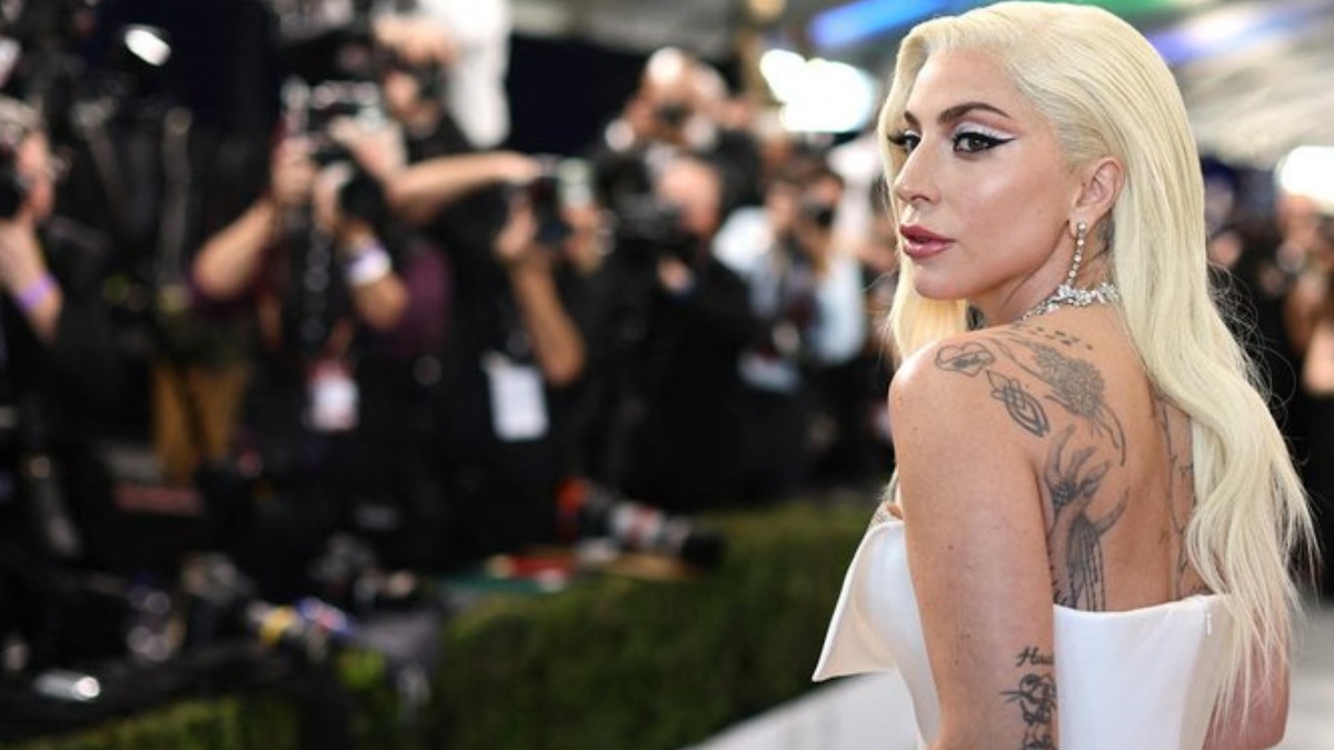 Lady Gaga reúne multidão de fãs