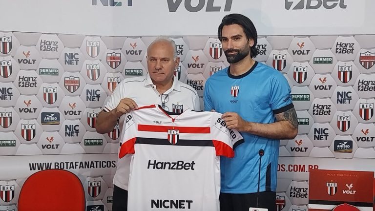 Léo Gamalho coloca família e papo