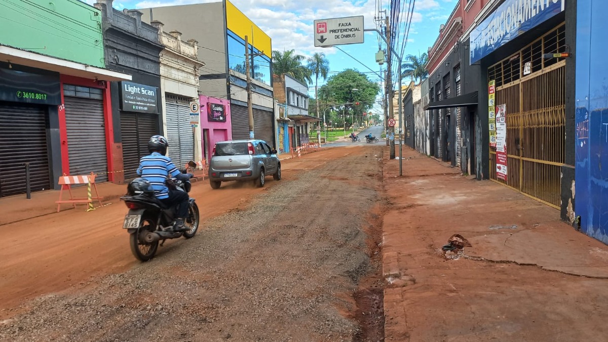 Rua Duque de Caxias tem trecho