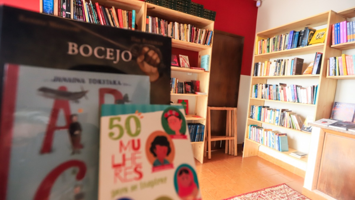 Enquanto as livrarias fecham no Brasil