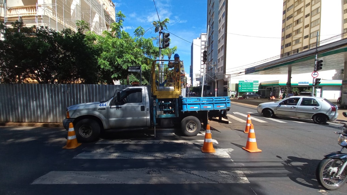 Furtos de fios deixam semáforos sem