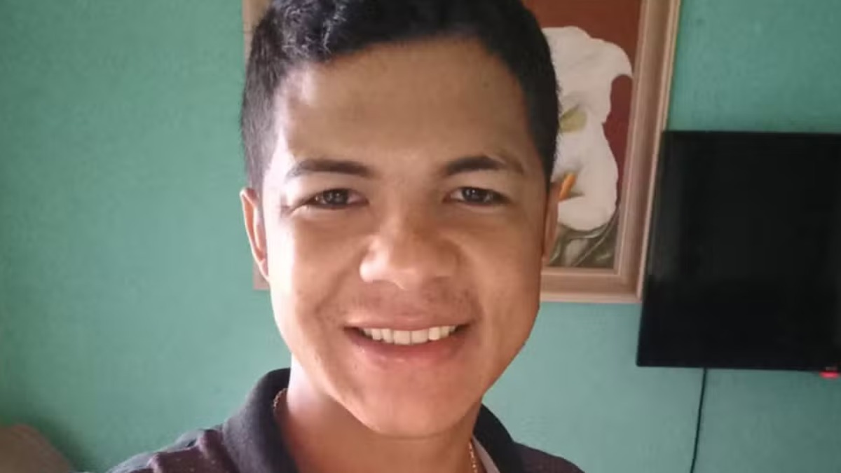 Batida frontal entre dois veículos deixa