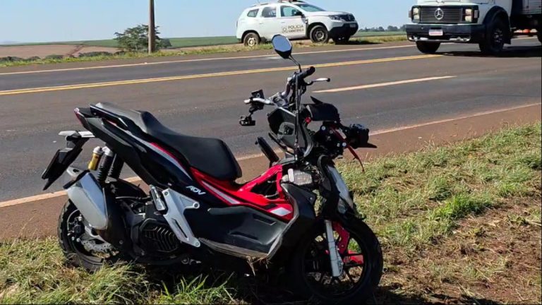 Motociclista de 56 anos morre após