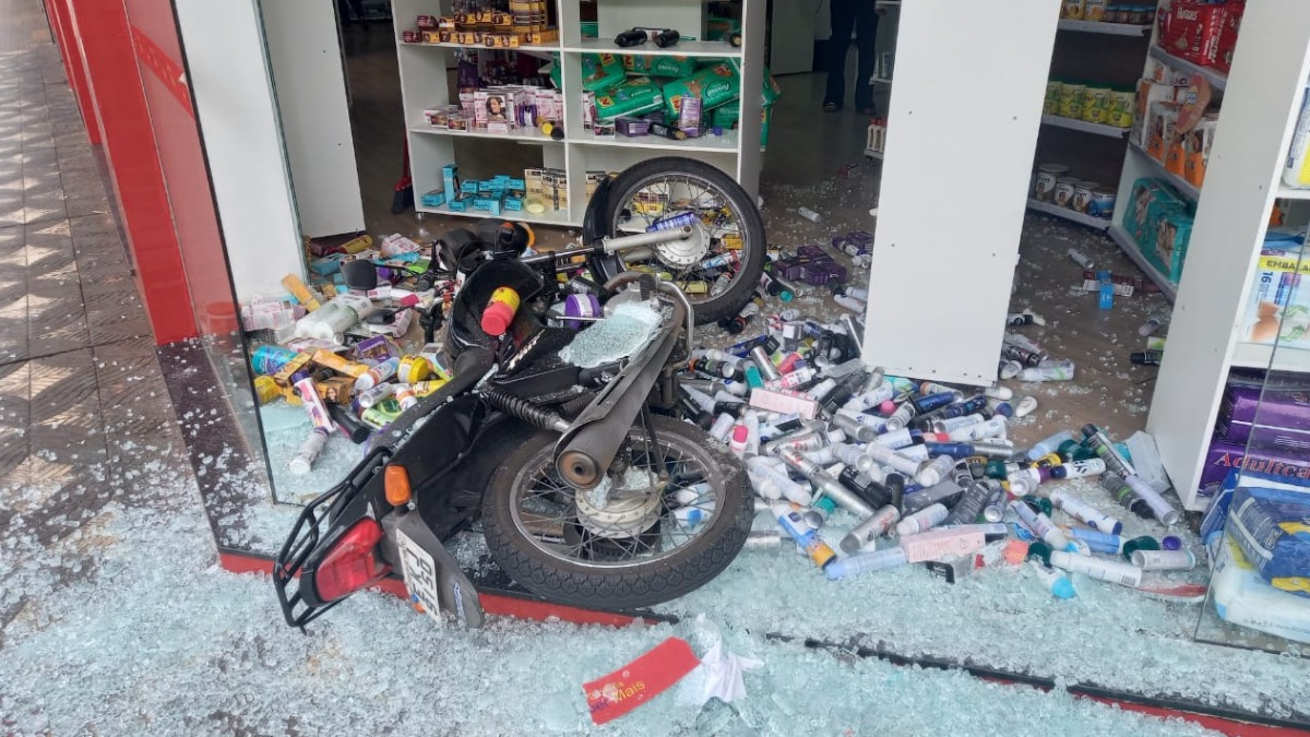 acidente moto farmácia