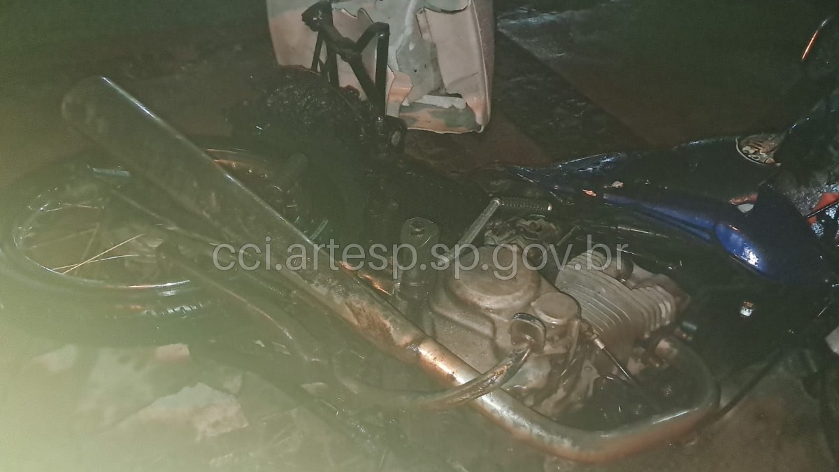 Motociclista morre após ser atingido e